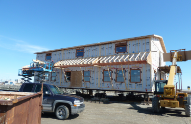 Île d’Anticosti - Bâtiments construits au port de Matane et envoyés par barge à l’île